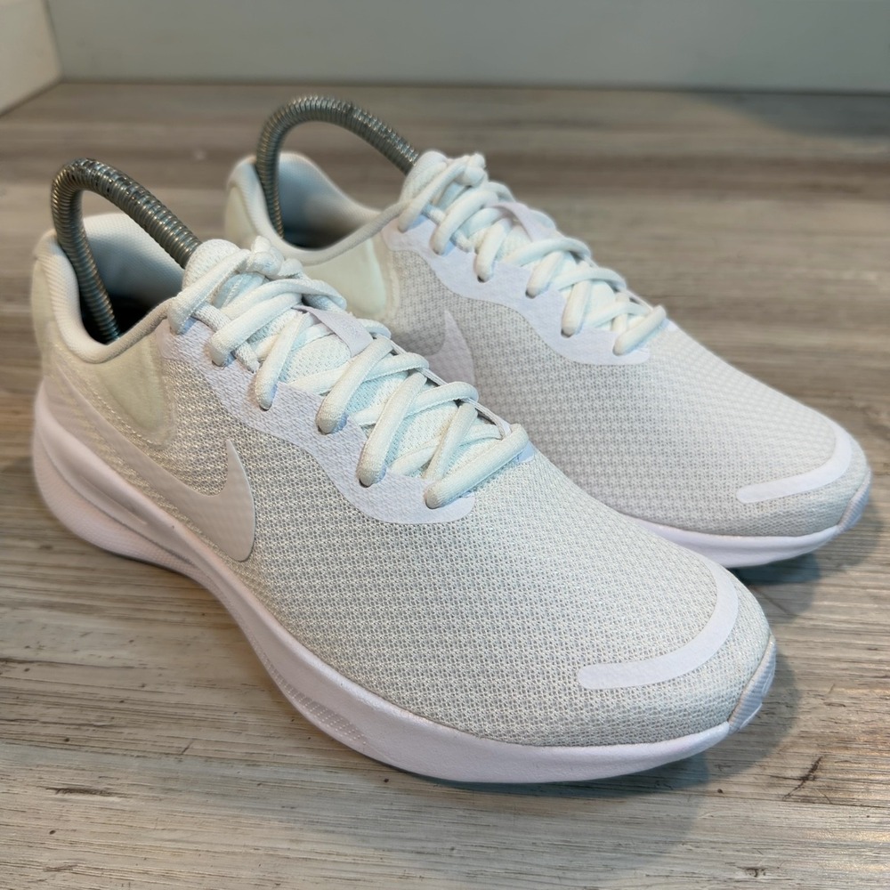 Nike Revolution 7 Womens Size 7.5 White Athletic Running Walking Shoes Sneakers